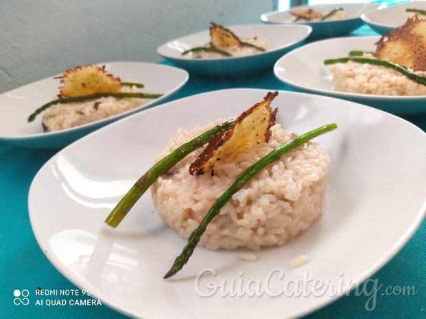 Risotto de setas de temporada con espárragos triguero